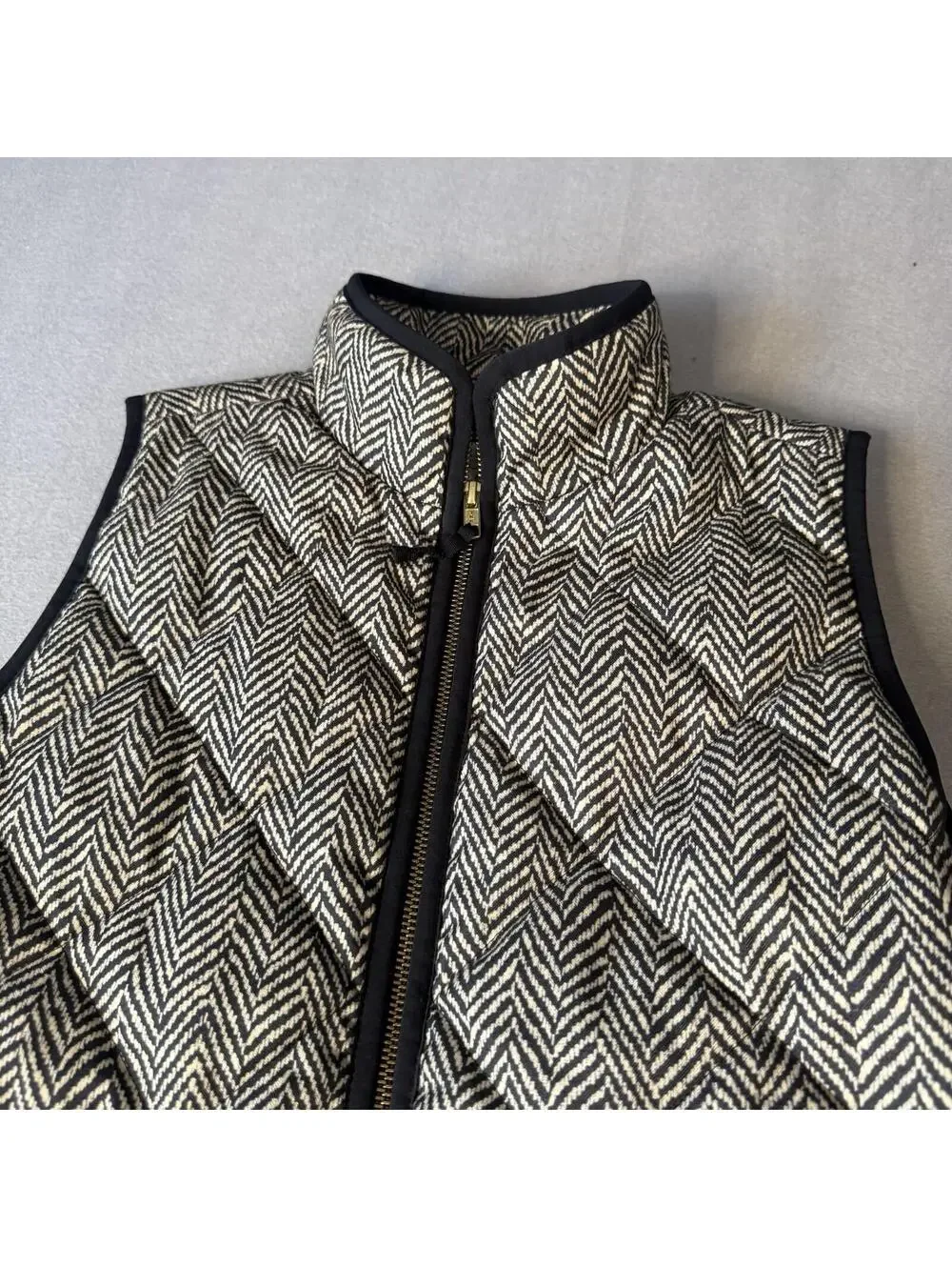 J Crew Vest Women's  Black Chevron Quilted Zip Puffer Goose Down Insulated - Picture 4 of 9